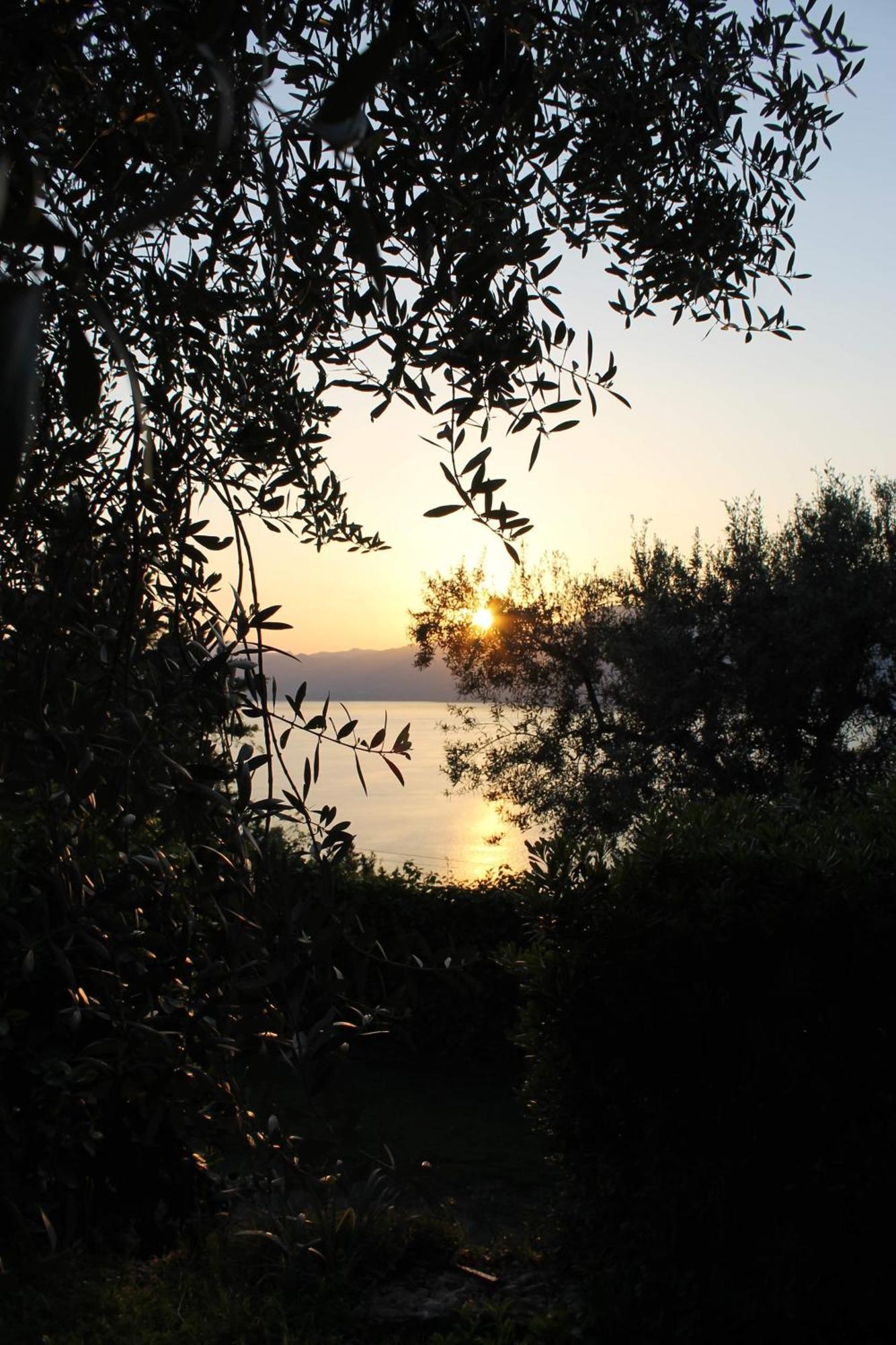Appartamento The View Torri Del Benaco Esterno foto